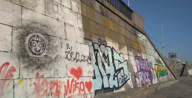 КП «СУППР» знову звертається до прихильників «стріт-арту», любителів створювати графіті на підпірних стінах Набережного шосе та інших протизсувних спорудах, які є на балансовому утриманні нашого підприємства.